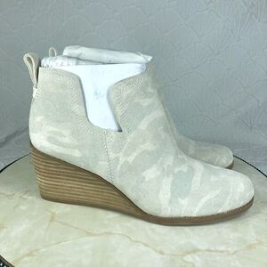 TOMS Ankle Wedge Booties 8.5 Grey Camo Suede Western Comfort Rodeo Platform New
